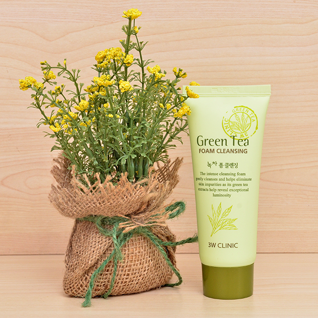 Sữa rửa mặt 3W Clinic tinh chất Gạo và Trà xanh